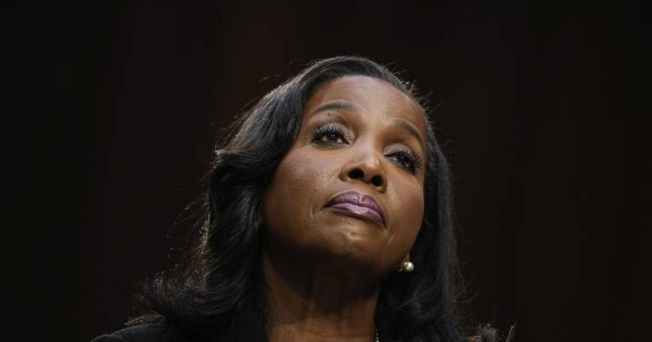 Appeals court says Lisa Cook can stay on the Federal Reserve board -