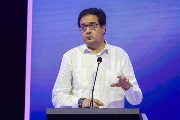 España urge a entrenar la inteligencia artificial en español durante un foro en Colombia
