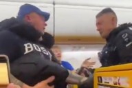 Tensión en vuelo: la policía detuvo a hombres alcoholizados que iban a una despedida de soltero e hicieron desmanes en el avión