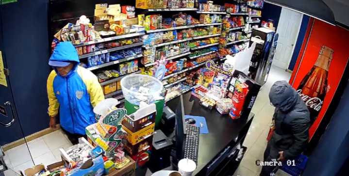 “Tirate al piso o te pongo un tiro en la cabeza”: el violento asalto registrado en un mercado de Ciudad