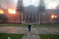 Manifestantes en Nepal queman Parlamento pese a dimisión de primer ministro