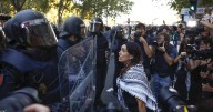 Dos detenidos y 22 policías heridos: el balance que dejan los incidentes en el final de La Vuelta