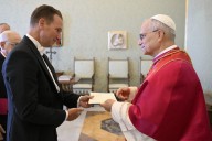 New U.S. ambassador to the Vatican presents credentials to pope
