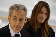 La derecha de Francia critica la condena de prisión a Sarkozy como una persecución política contra el expresidente