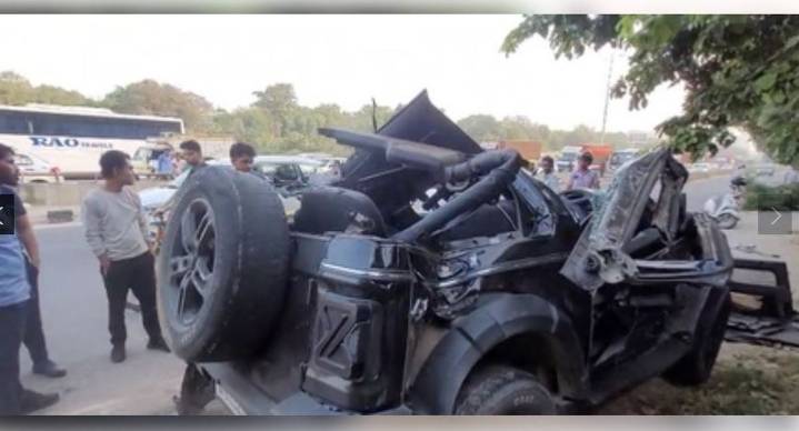 Five dead as Thar crashes into divider in Gurugram