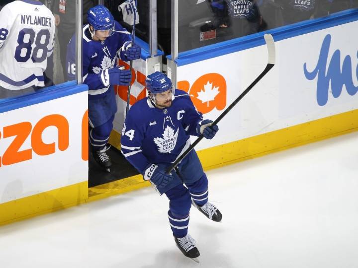 SIMMONS: Pressure is on Auston Matthews to lead Maple Leafs