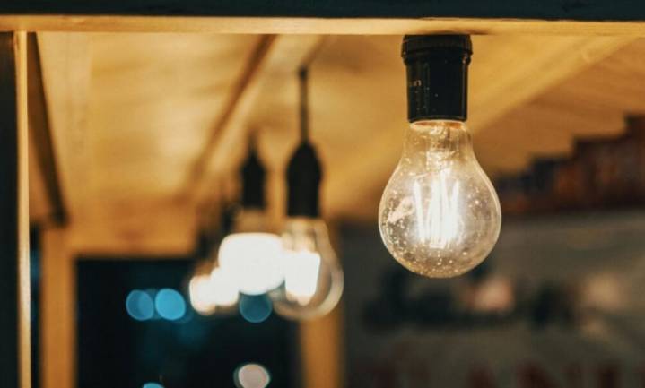 Para evitar colapsos, el Gobierno habilitó a comercios a "vender energía" en v
