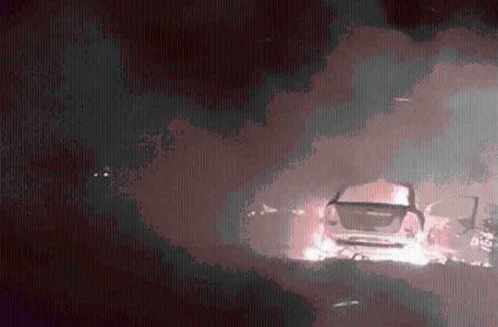 Las llamas de un incendio consumieron un auto en Puiggari