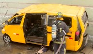 Accidente en el Cercado de Lima: Vehículo con nueve pasajeros cae del puente Abancay