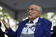 Rudy Giuliani resuelve demanda presentada en su contra por $1,300 millones de dólares