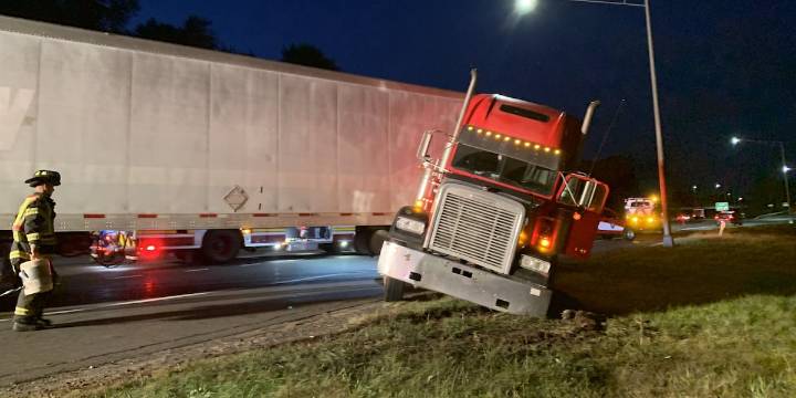 Jack-knifed tractor-trailer on I-91 in Rocky Hill causes traffic delays