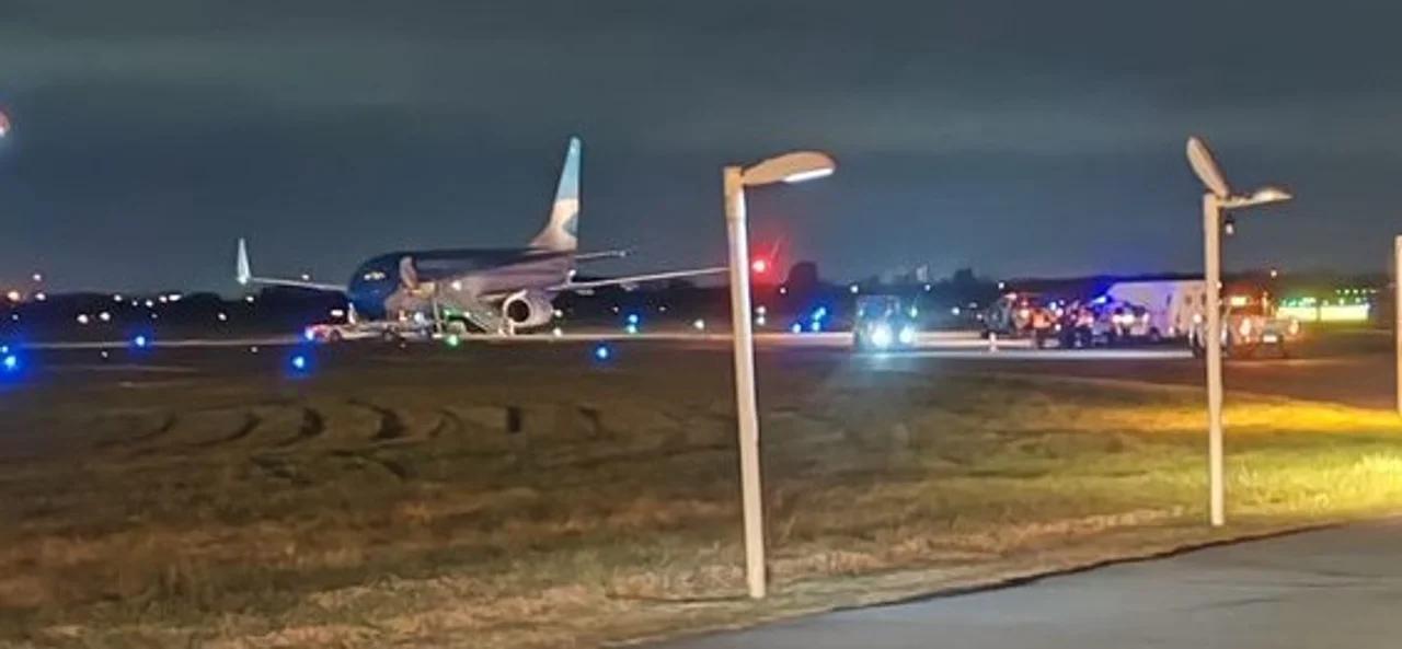 El vuelo con argentinos deportados por Estados Unidos llegó hoy a Ezeiza