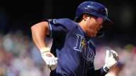 Ha-Seong Kim joins the Braves and starts at shortstop in his first game with his new team