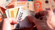 El salario mínimo cayó a su peor nivel real en décadas y quedó por debajo de la jubilación mínima