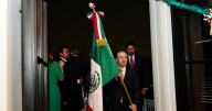 Gobernador Alfonso Durazo encabezó el Grito de Independencia entre lluvia y aplausos