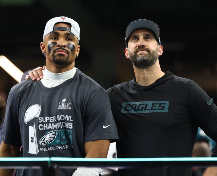 Jalen Hurts & Nick Sirianni Shame 22 NFL Teams As Controversial Tush Push Gets $300M Sponsor Jalen Hurts leads the Eagles into 2025 with Philly’s unstoppable tush push sparking fresh league controvers
