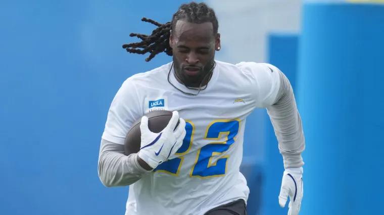 Najee Harris injury update: Latest news after Chargers RB goes down with no contact