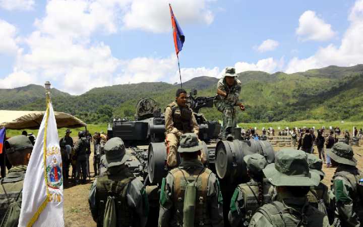 Ejército venezolano prueba artillería contra despliegue de EEUU