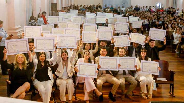 Nuevos profesionales recibieron sus diplomas