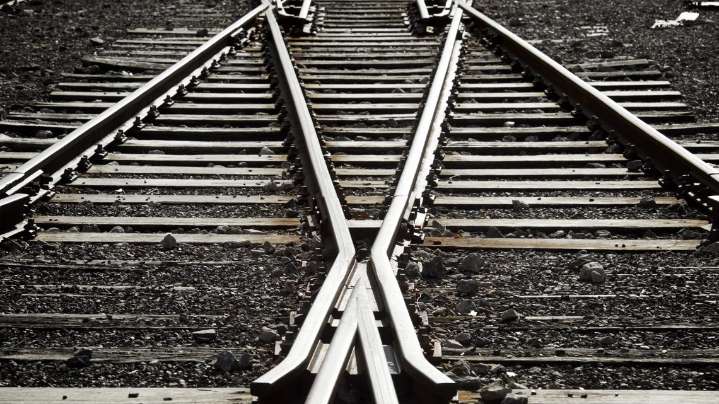 Train car carrying hydrochloric acid derails in Akron; fire dept. says 'no immediate threat of danger'