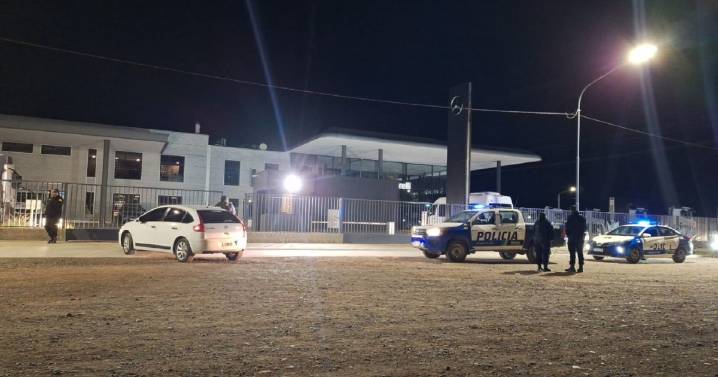 Intento de robo comando en Neuquén: entraron armados a una concesionaria y maniataron a los guardias