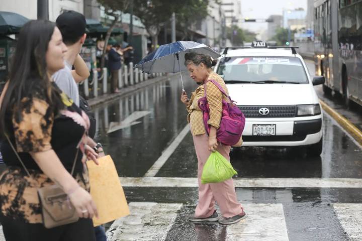 Lima amaneció con llovizna y calles mojadas: tres accidentes y llamado a la precaución