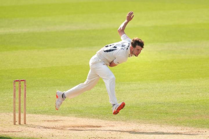 Tom Lawes helps Surrey fight back against Warwickshire
