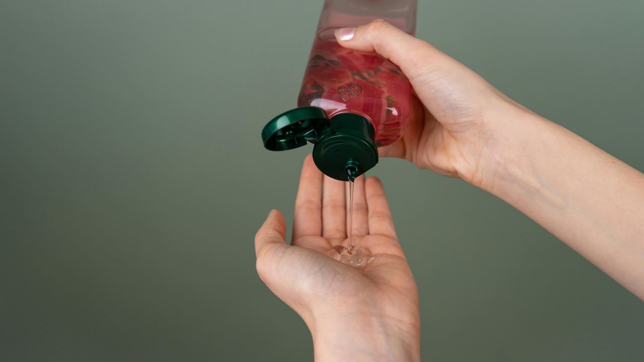 Detectan bacterias en un gel de ducha y Sanidad ordena su retirada