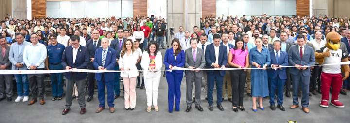 Tere Jiménez da la Bienvenida a Jóvenes de Nueve Estados que Participan en Encuentro Tecnológico con más de 180 Proyectos