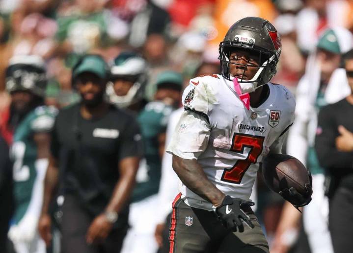 Filadelfia vence a Tampa Bay y mantienen su invicto en la NFL
