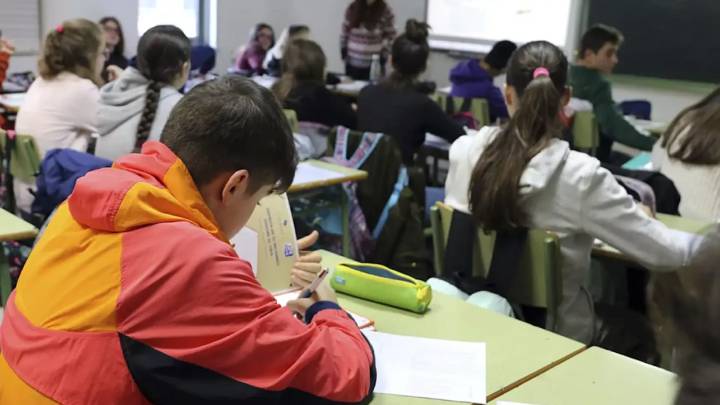 Catalunya regresa el lunes a clase con menos alumnos, pero con más con necesidades especiales