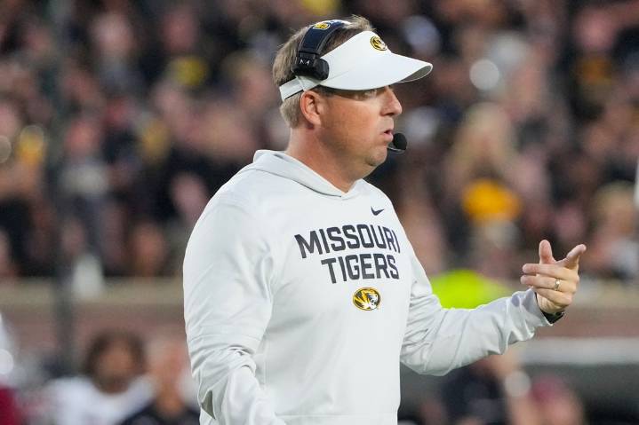 Deadspin | Ahmad Hardy (3 TDs), No. 20 Missouri pound UMass