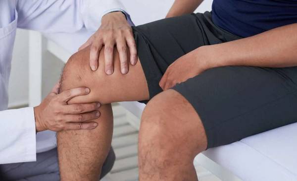 Chau dolor de rodillas: 3 posturas de yoga para aliviar el dolor