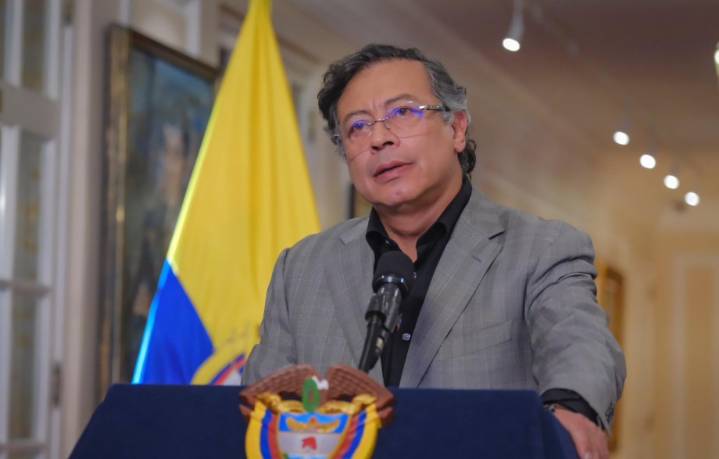 “No las voy a salvar": la advertencia de Petro al Senado sobre las EPS