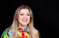 Kelly Clarkson returns to TV after ex