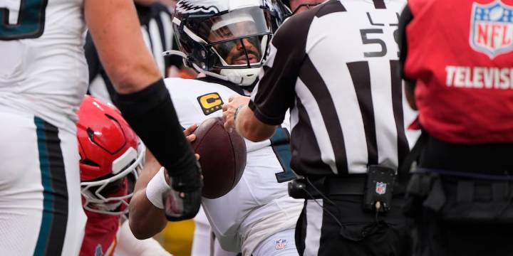 Problems officiating the tush push could be the new argument to support banning it