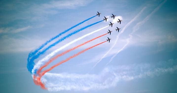 Red Arrows London flightpath route and exact times to see them tomorrow in Woolwich barracks flypast