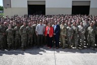 Secretario de Guerra de EEUU visita Puerto Rico en medio de polémicas maniobras militares