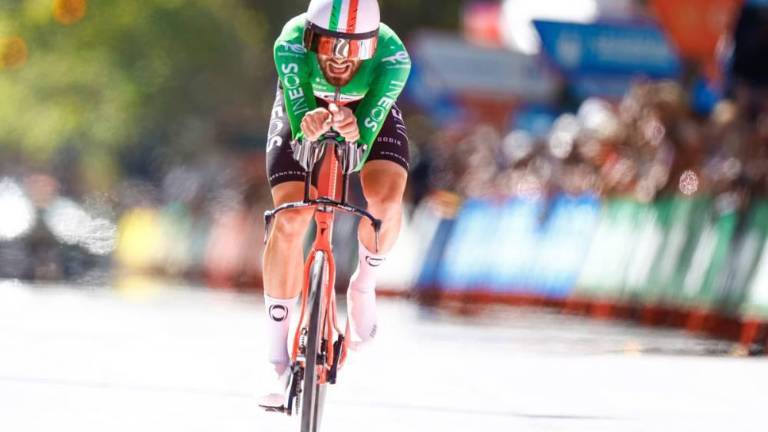 Filippo Ganna vuela en Valladolid y gana la etapa 18 de La Vuelta 25; Almeida recorta tiempo a Vingegaard