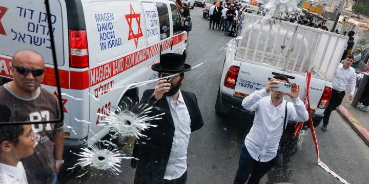 Emboscada, disparos, caos y huida: cómo fue el ataque terrorista que dejó al menos seis muertos en Jerusalén