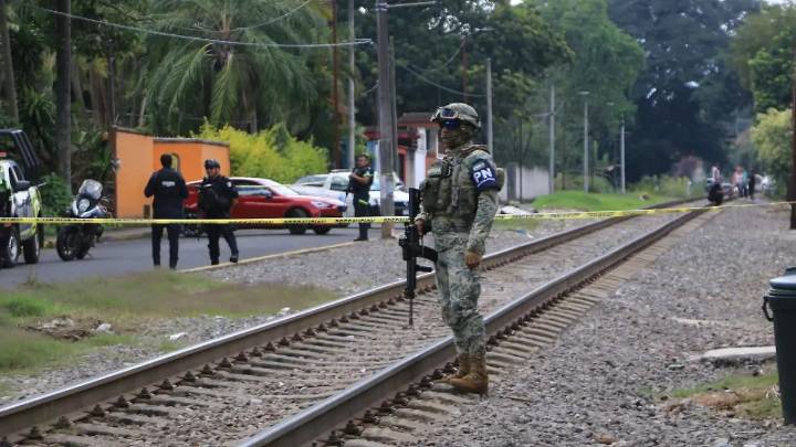 Motociclista pierde la vida acribillado a balazos, en la colonia Santa Isabel