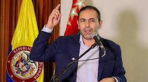 Mientras el Gobierno Nacional impone más gravámenes al pueblo colombiano, el gobierno departamental de Santander deroga una tasa que se cobraba para seguridad, buscando proteger la economía de esa reg