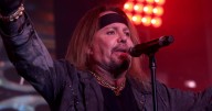 Mötley Crüe Singer Vince Neil Reveals He Had Stroke