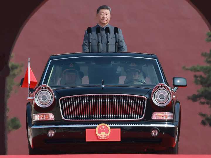 Armas láser, lobos robot y drones gigantes: junto a Putin y Kim, Xi exhibió un descomunal poderío militar en Beijing