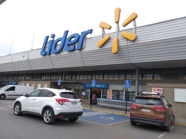 ¿A qué hora cierran los supermercados en Fiestas Patrias 2025?