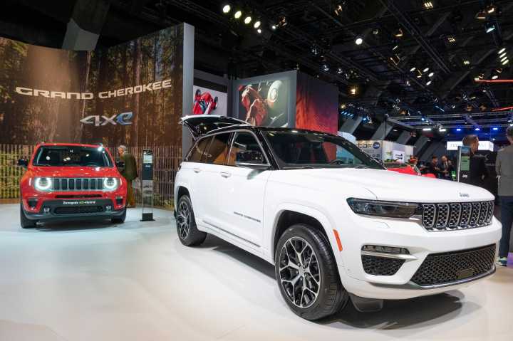 Chrysler recalls over 91,000 Jeep hybrid SUVs due to potential loss of drive power