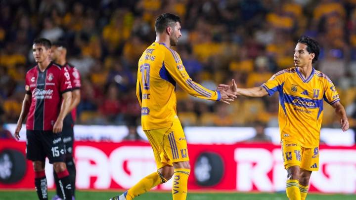Tigres vence 2-0 al Atlas en el regreso de Gignac y la visita de Diego Cocca al 'Volcán'