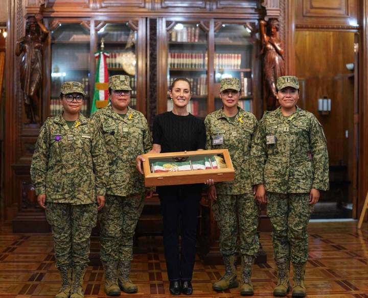 Claudia Sheinbaum reconoce trabajo de mujeres militares en elaboración de banda presidencial