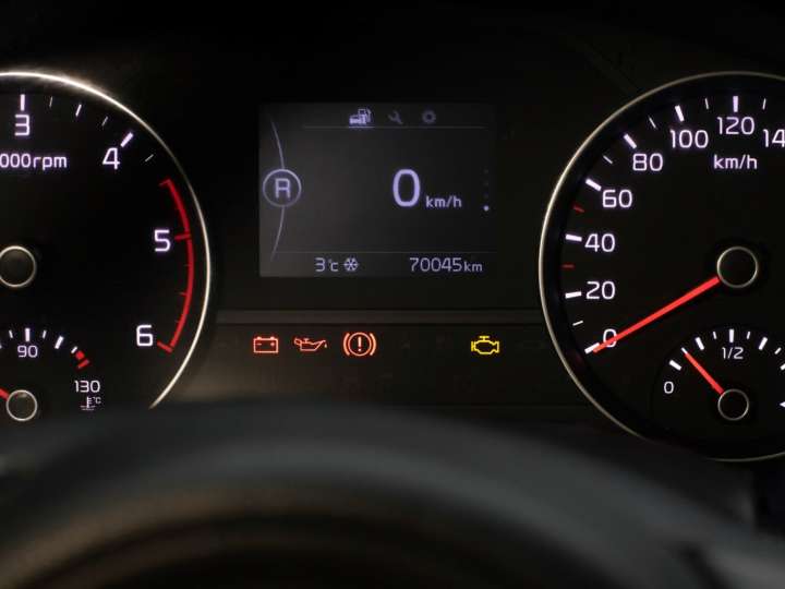 Cómo saber cuántos kilómetros tiene un auto usado: tips para identificarlo