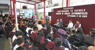Entregan butacas estudiantiles para mejorar mejorar condiciones de las y los alumnos de Tlalnepantla
